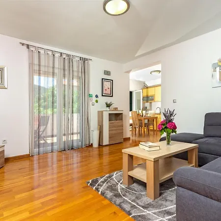 Mandalina House Apartman Stari Grad