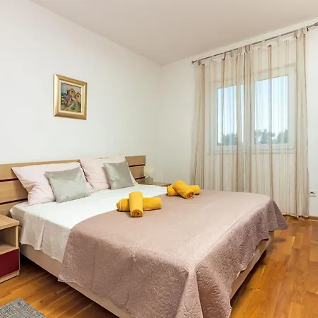 Apartman Mandalina House *